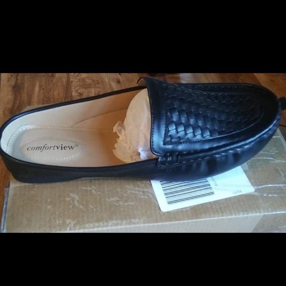 Woman's Comfortview Size 11 Shoes